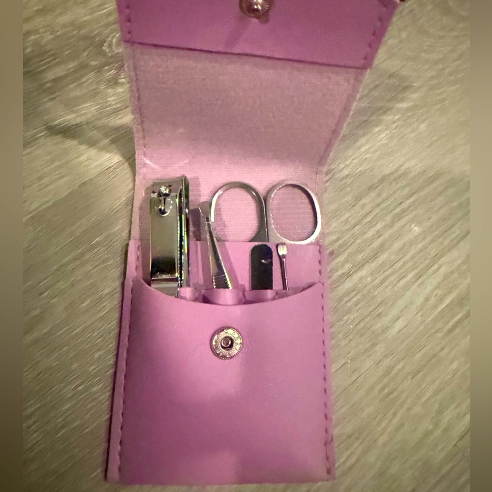🚨PART OF 2 for $25🚨 5 Piece nail set with pink pouch NEW
